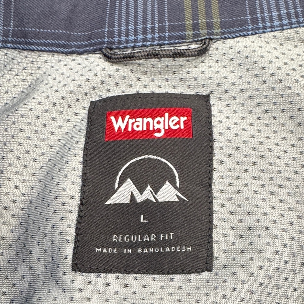 Wrangler Gray Shirt with Blue Plaid Collar